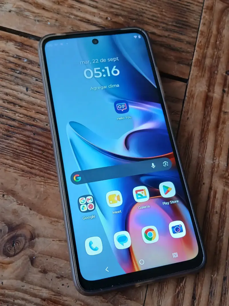 Smartphone Motorola E15 con doble cámara y funda - 1