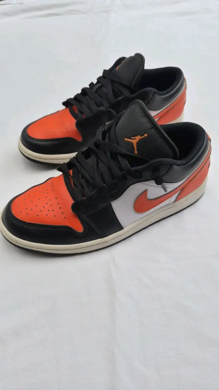 Zapatillas Air Jordan 1 Low Naranja y Negro