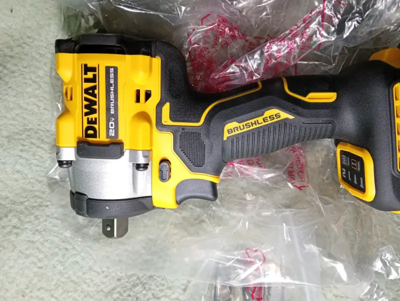 Llave de impacto Dewalt 20V Brushless - 2