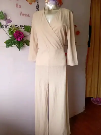 Enterito Beige de Manga Larga para Mujer - miniatura 1