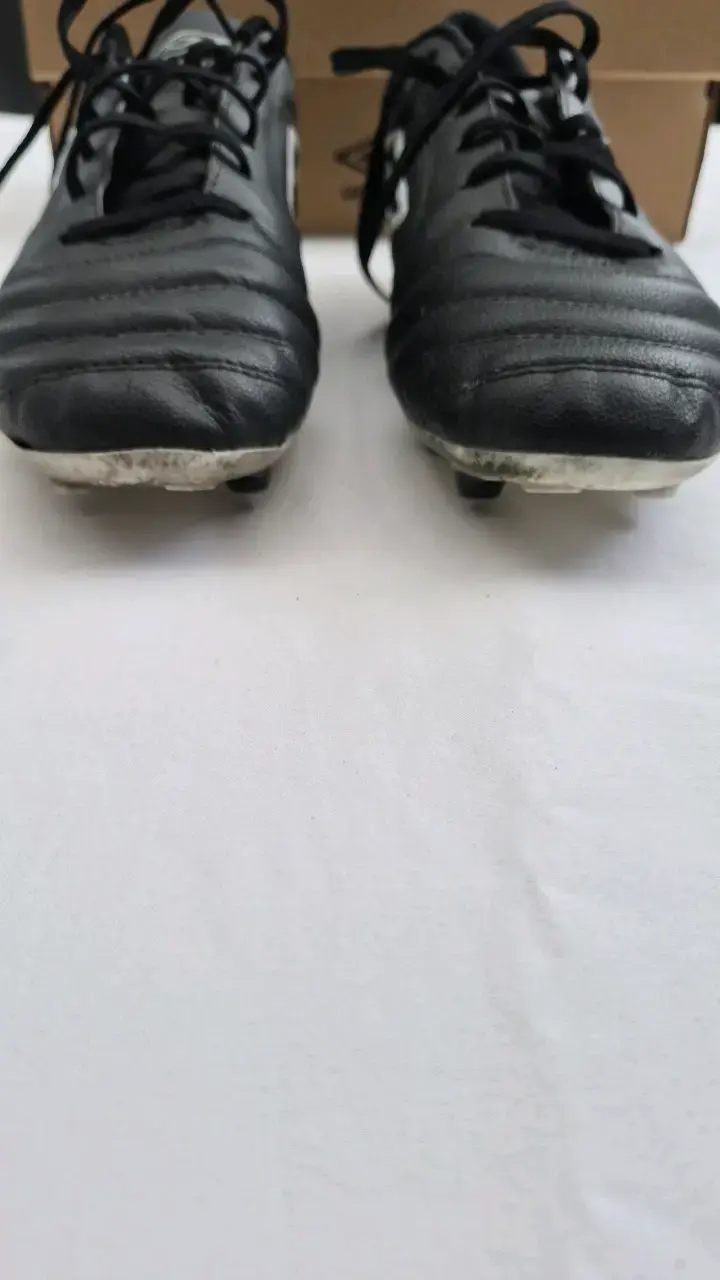 Zapatos de fútbol Umbro Classico negros XII - 5