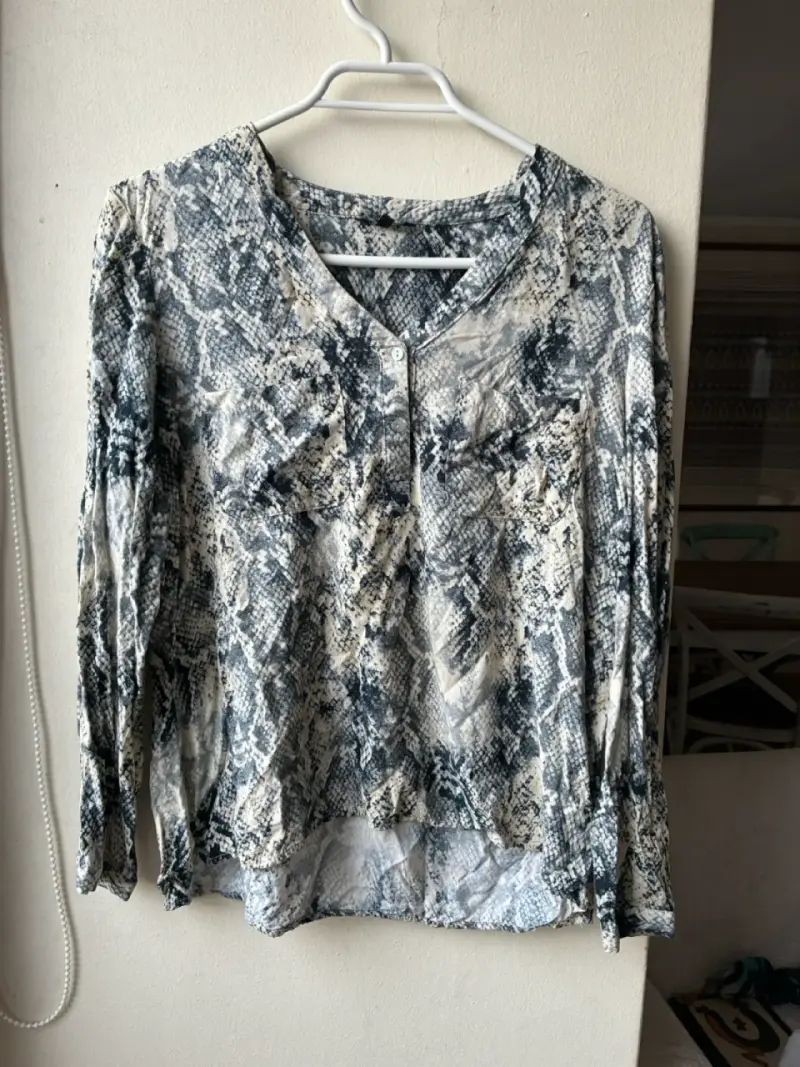 Blusa estampado animal print manga larga