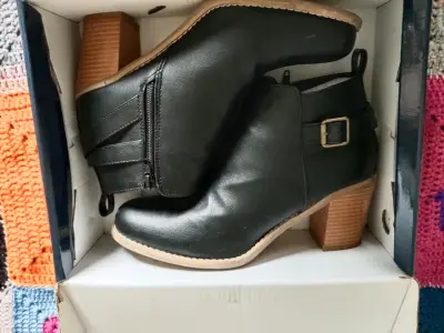 Botines de cuero negro con tacón alto - miniatura 1