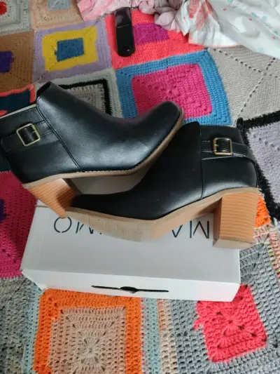 Botines de cuero negro con tacón alto - miniatura 4