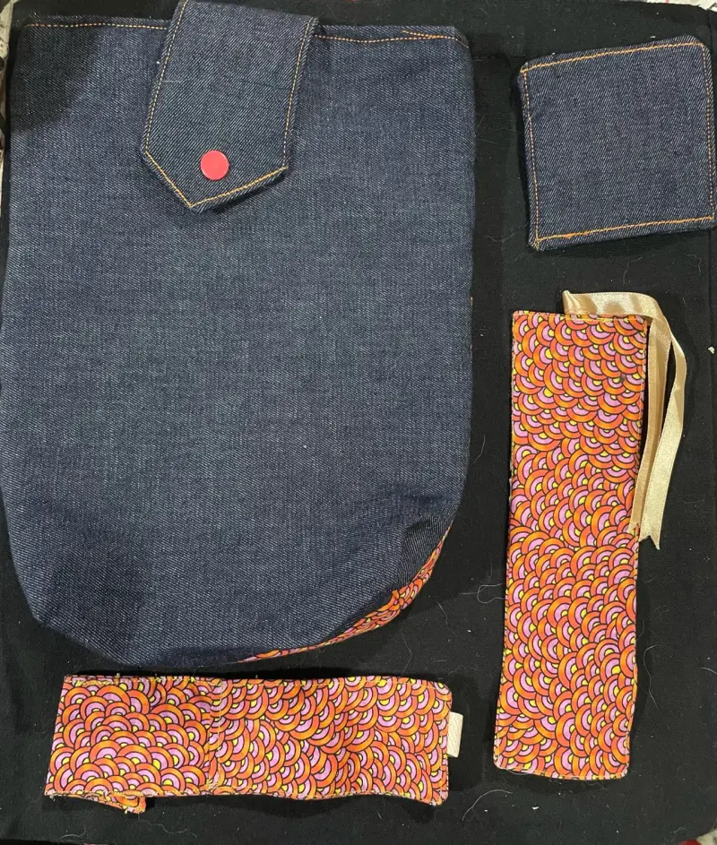 Porta libro con accesorios - 2