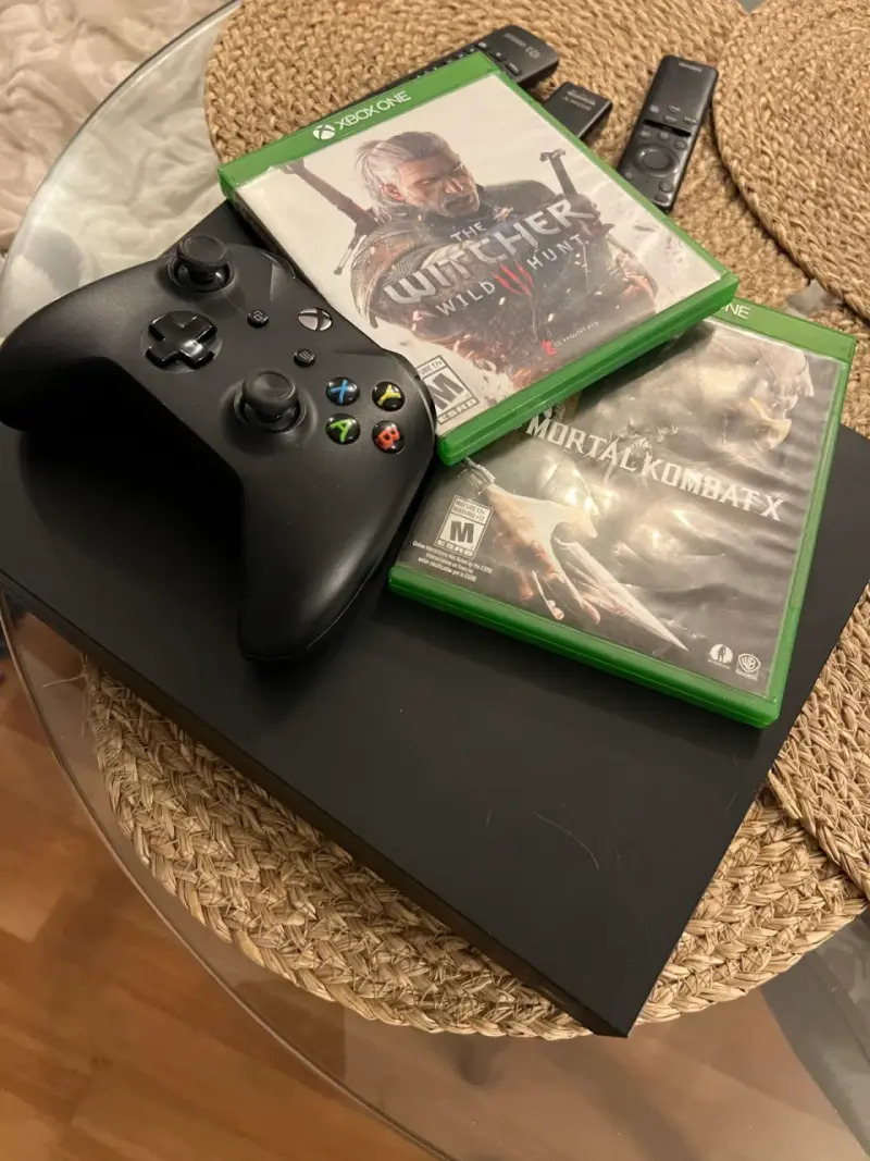 Vendo Xbox One X 1TB completa + control original - 2
