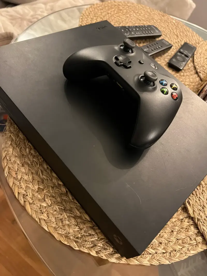 Vendo Xbox One X 1TB completa + control original - 5