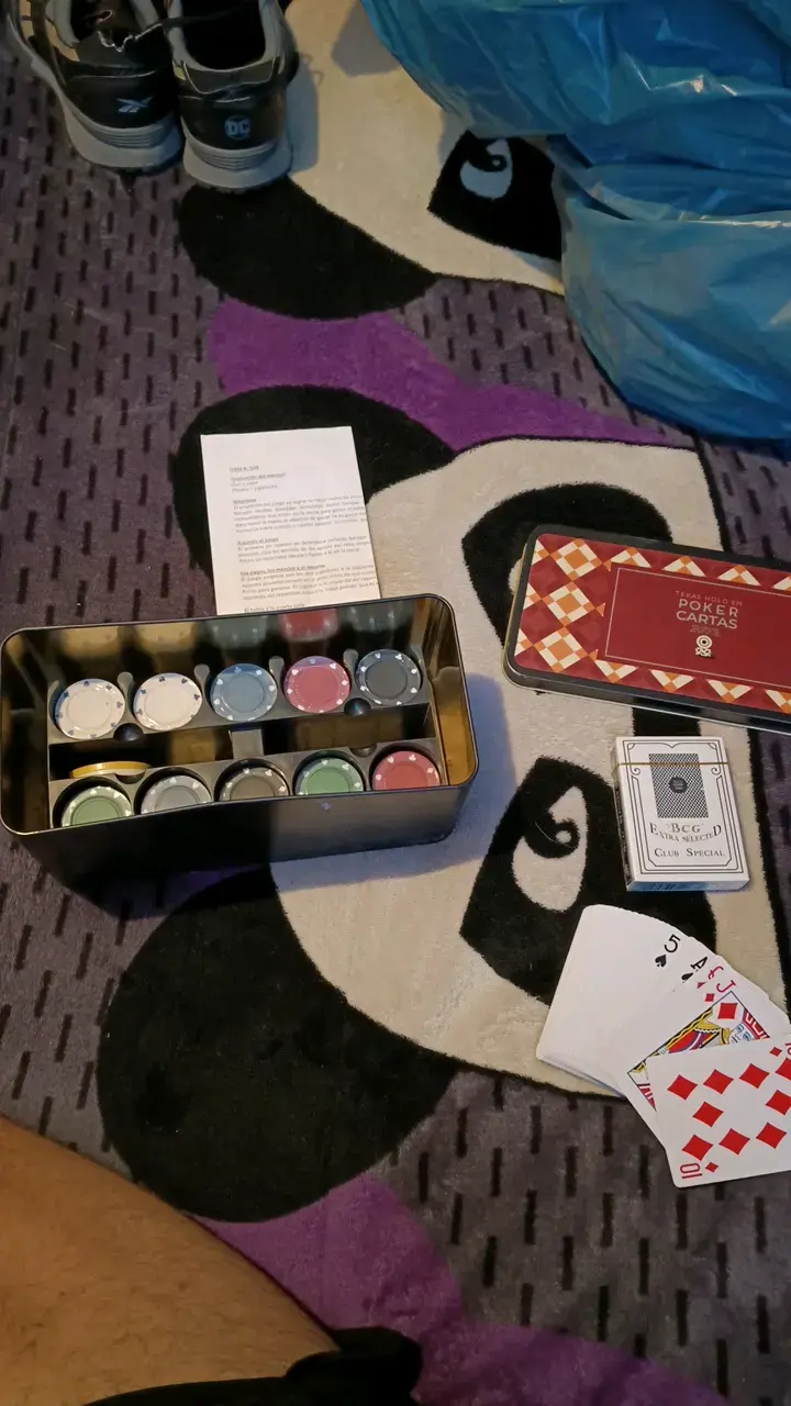 Set de Póker con Fichas y Cartas en Caja Metálica - 3