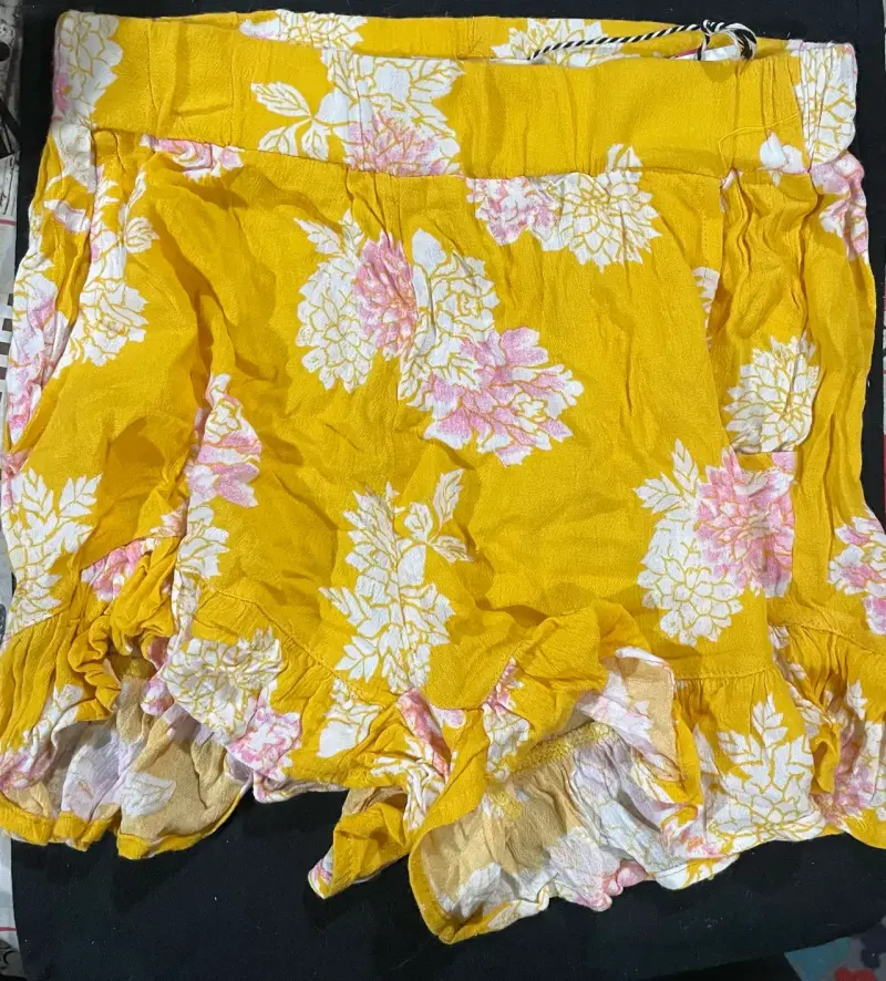 Shorts amarillos con estampado floral para mujer - 2