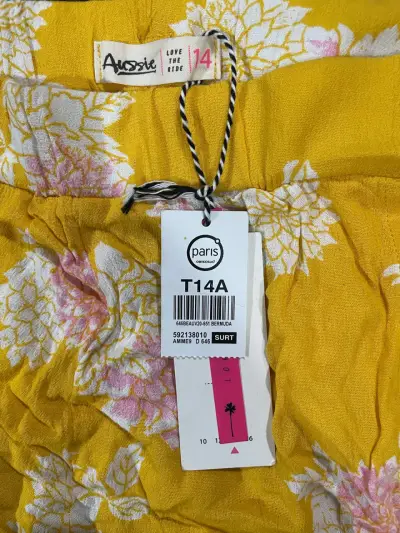 Shorts amarillos con estampado floral para mujer - miniatura 3