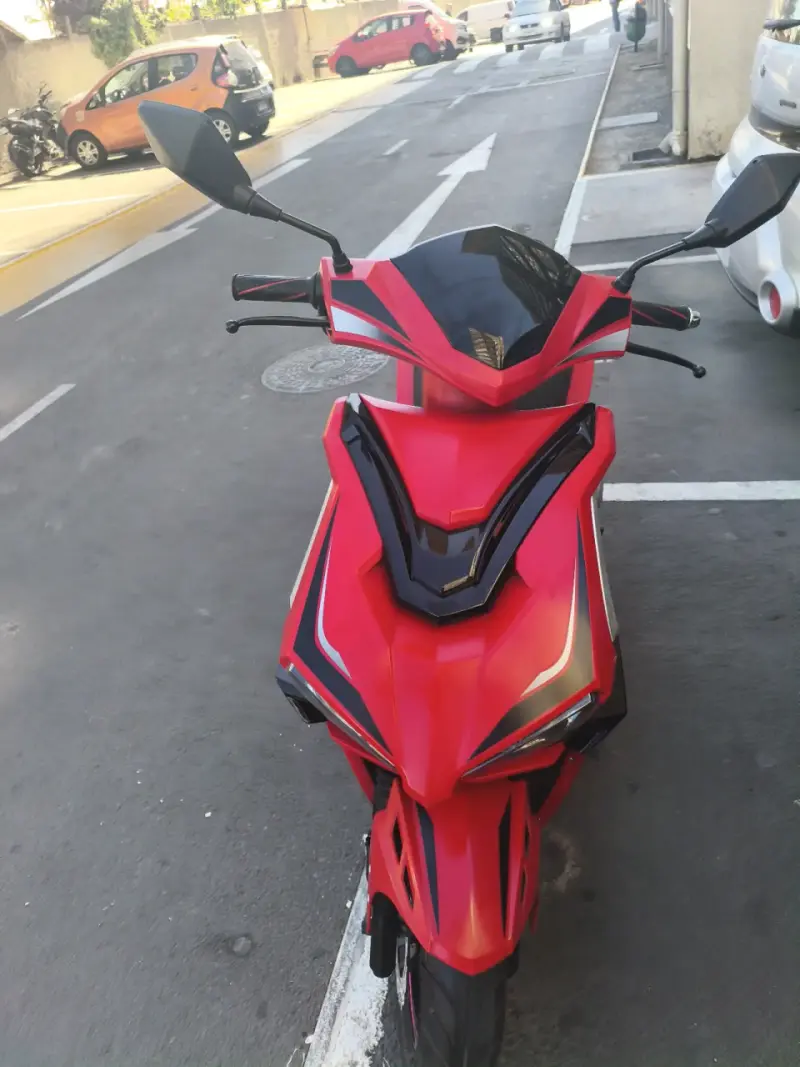 Scooter eléctrico rojo Takasaki A9 en buen estado - 2