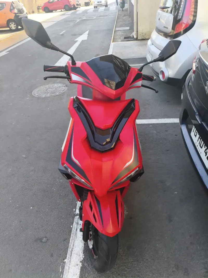 Scooter eléctrico rojo Takasaki A9 en buen estado - 3