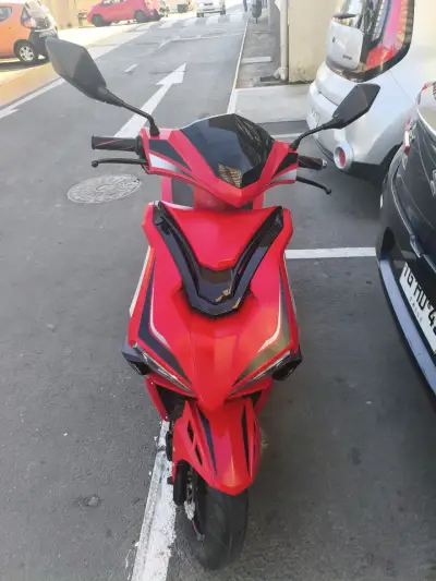 Scooter eléctrico rojo Takasaki A9 en buen estado - miniatura 3