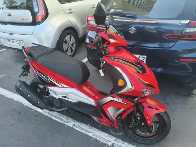 Scooter eléctrico rojo Takasaki A9 en buen estado - miniatura 4