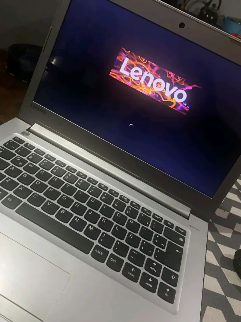 Laptop Lenovo Ideapad 310 en buen estado - 1