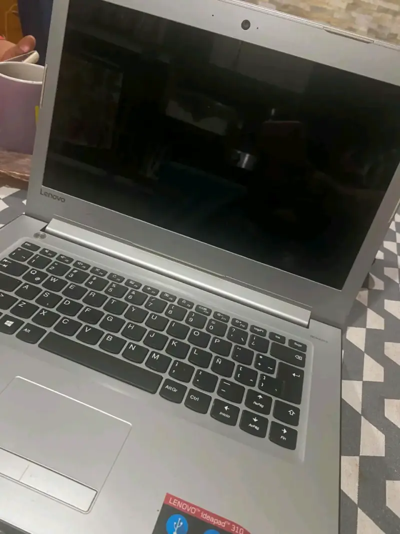 Laptop Lenovo Ideapad 310 en buen estado - 3