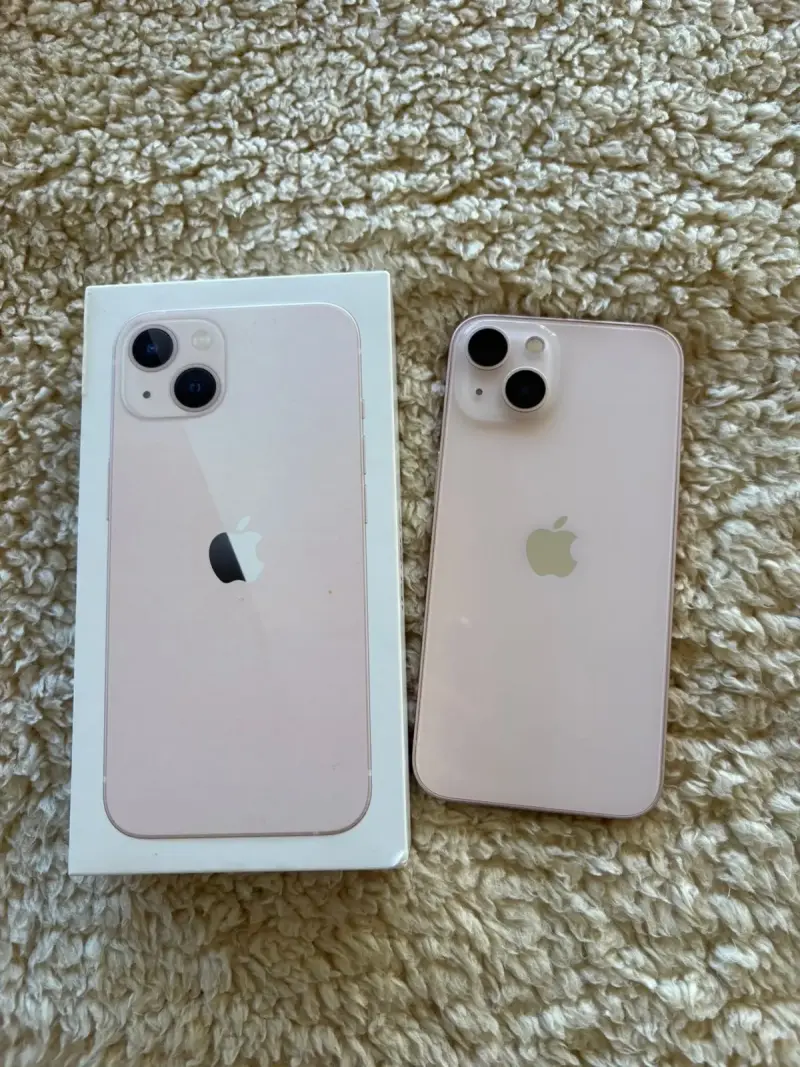 iPhone 13 en caja color rosa - 2