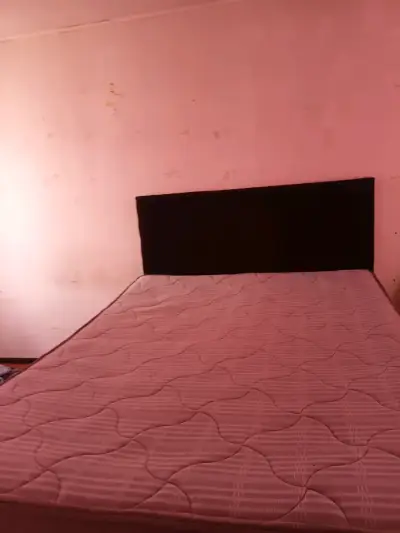 Cama de dos plazas con colchón y respaldo - miniatura 3
