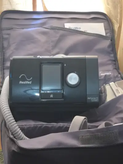 Máquina CPAP ResMed AirSense 10 AutoSet con accesorios - miniatura 1
