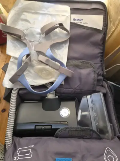 Máquina CPAP ResMed AirSense 10 AutoSet con accesorios - miniatura 3