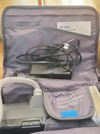 Máquina CPAP ResMed AirSense 10 AutoSet con accesorios - miniatura 4