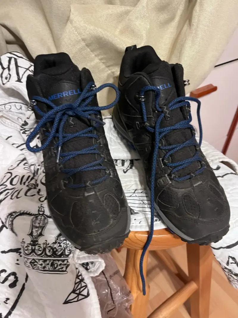 Botas de senderismo Merrell negras con cordones azules - 1