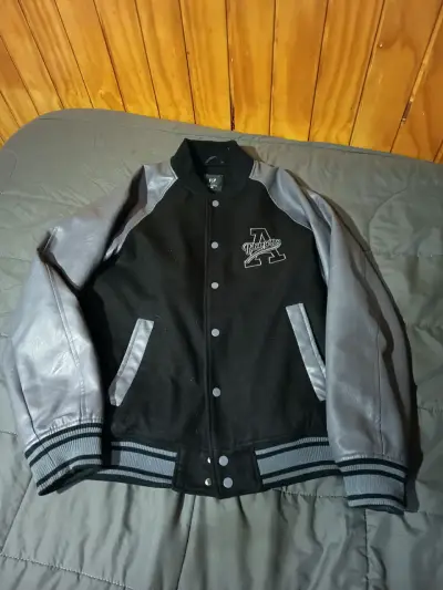 Chaqueta Varsity Negra y gris FSP Talla M - miniatura 1
