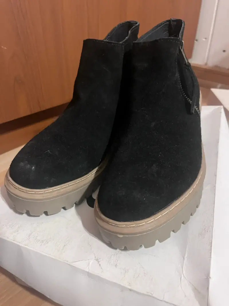 Botines negros de gamuza con suela gruesa - 3