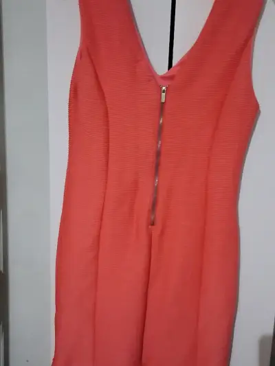 Vestido sin mangas coral con detalle fruncido - miniatura 2