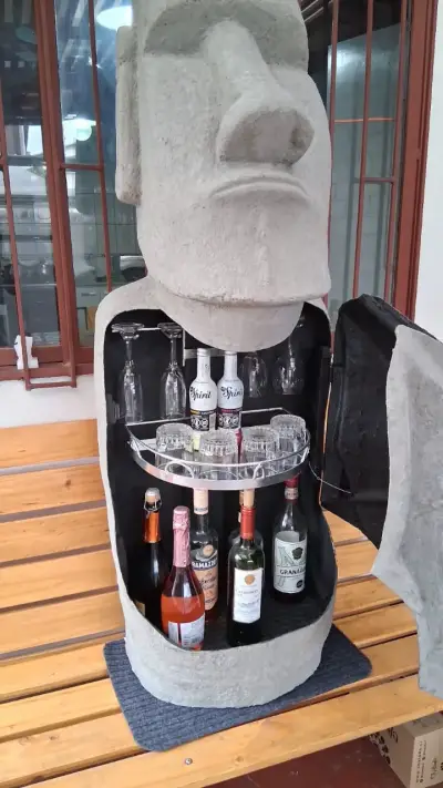 Licorera o Bar en forma de moai con compartimento - miniatura 1
