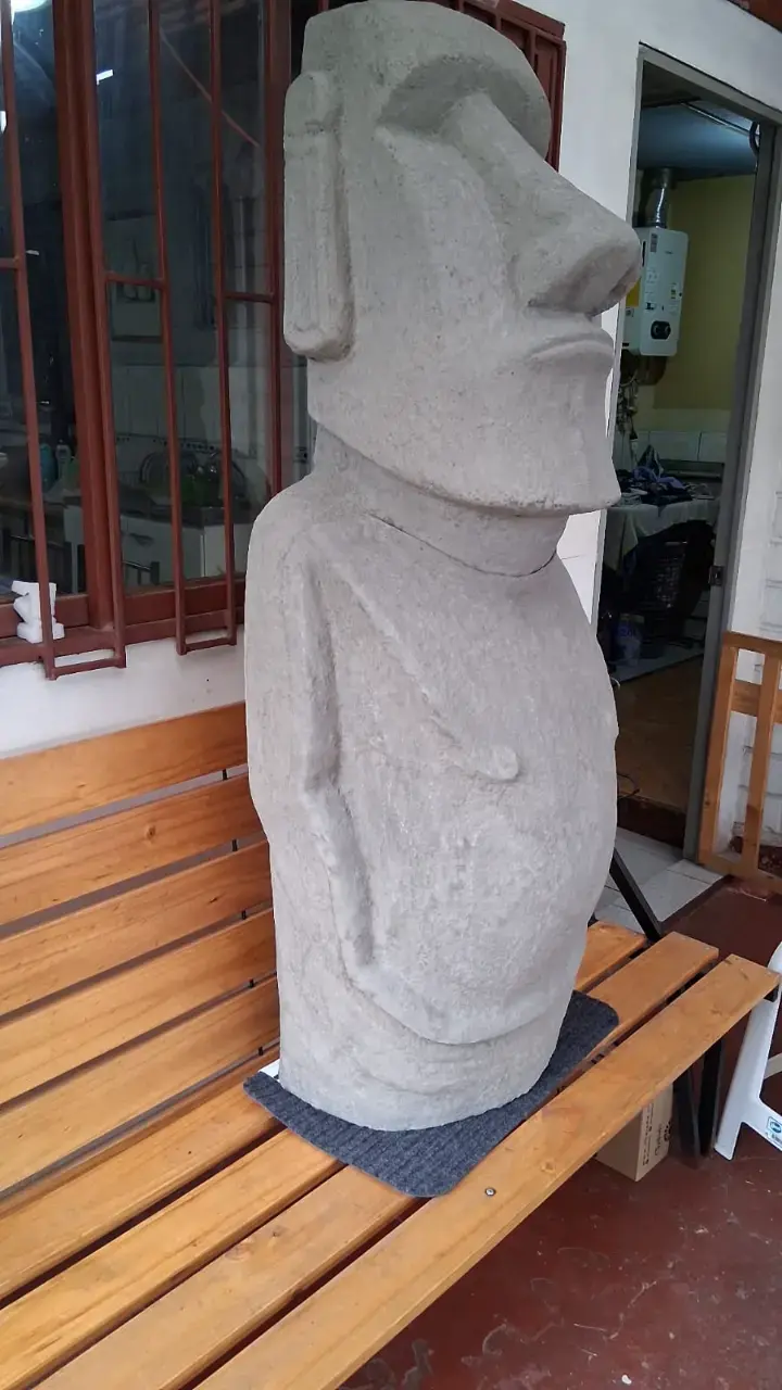 Licorera o Bar en forma de moai con compartimento - 2