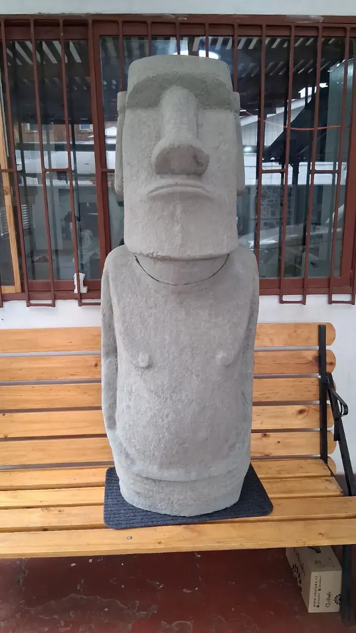 Licorera o Bar en forma de moai con compartimento - 3