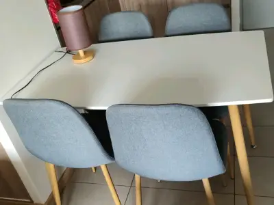 Juego de comedor moderno con sillas grises - miniatura 2