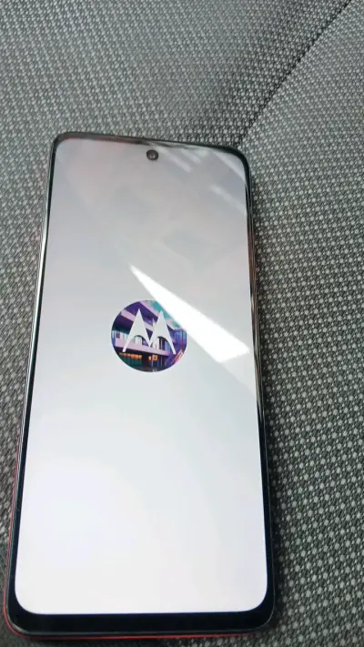 Smartphone Motorola rojo en buen estado - miniatura 1