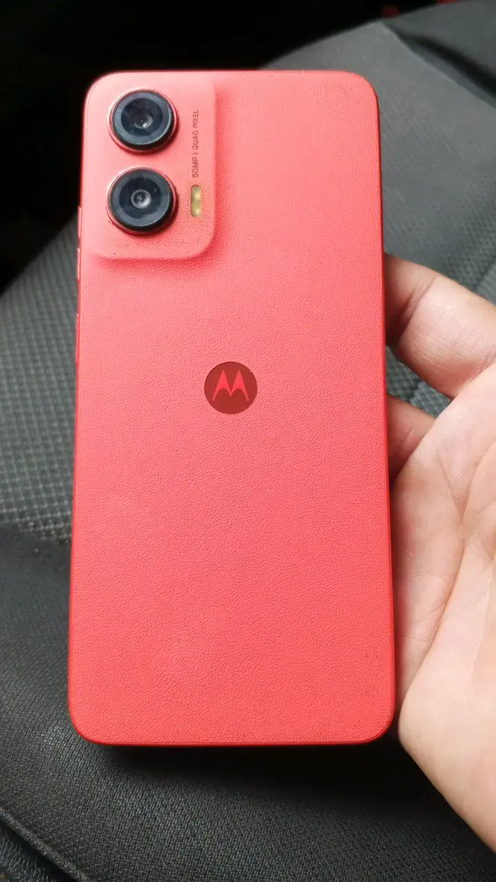 Smartphone Motorola rojo en buen estado - 2