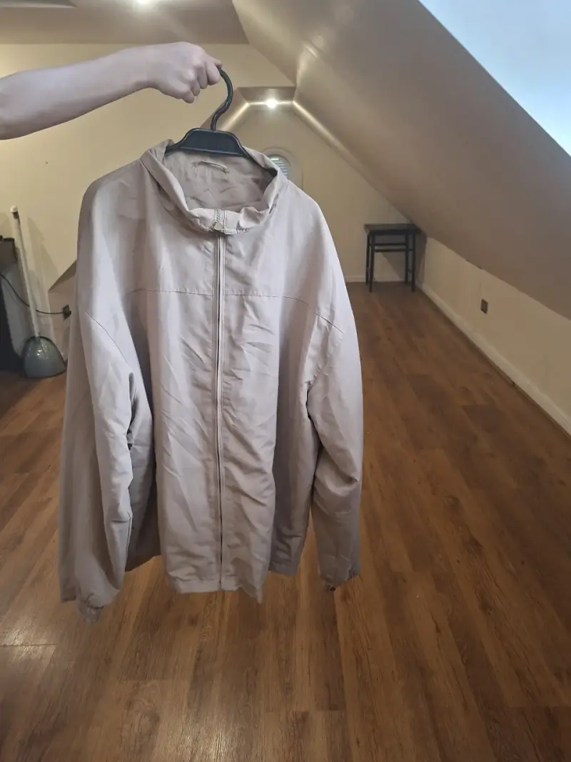 Chaqueta beige con capucha para hombre - 1
