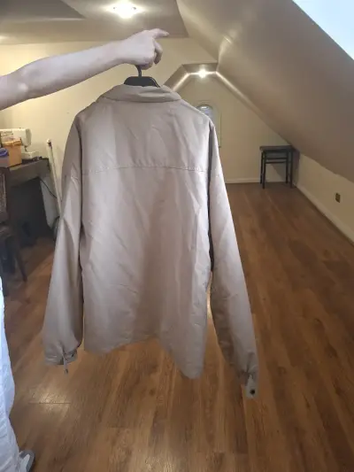 Chaqueta beige con capucha para hombre - miniatura 2