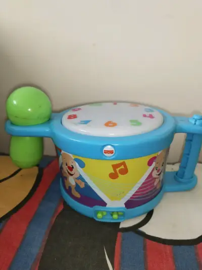 Tambor musical interactivo para niños Fisher-Price - miniatura 1