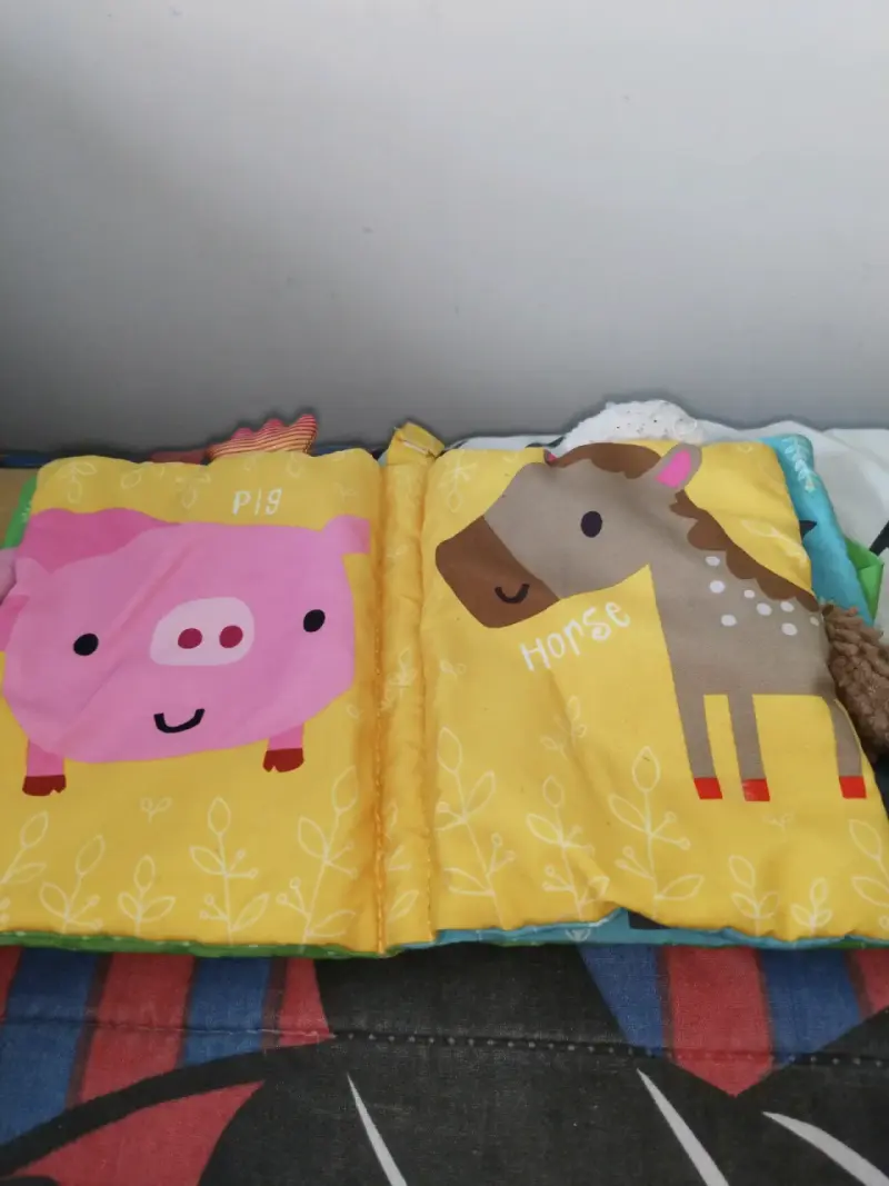 Libro de tela para bebés 'Farm Fun' - 2
