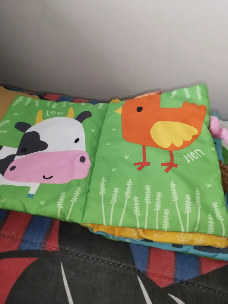 Libro de tela para bebés 'Farm Fun' - 4
