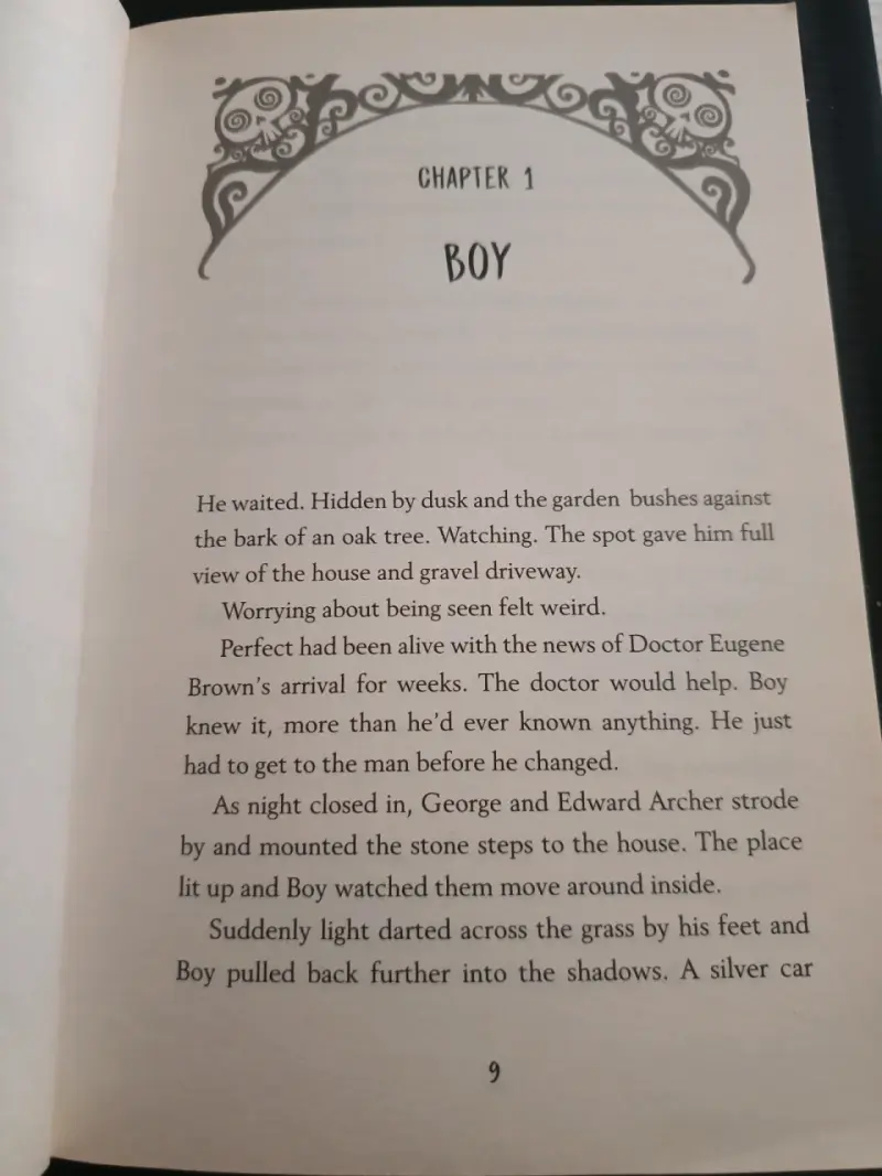 Libro 'A Place Called Perfect' de Helena Duggan - 4