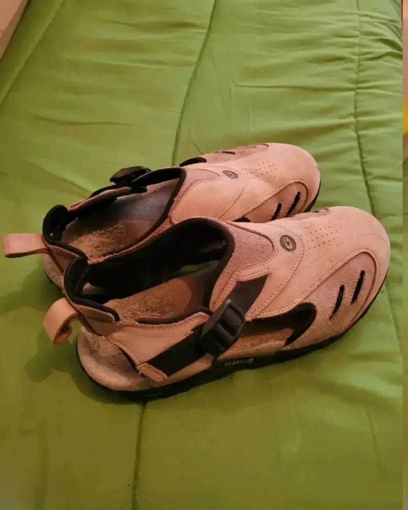Sandalias deportivas de cuero beige para hombre - 1