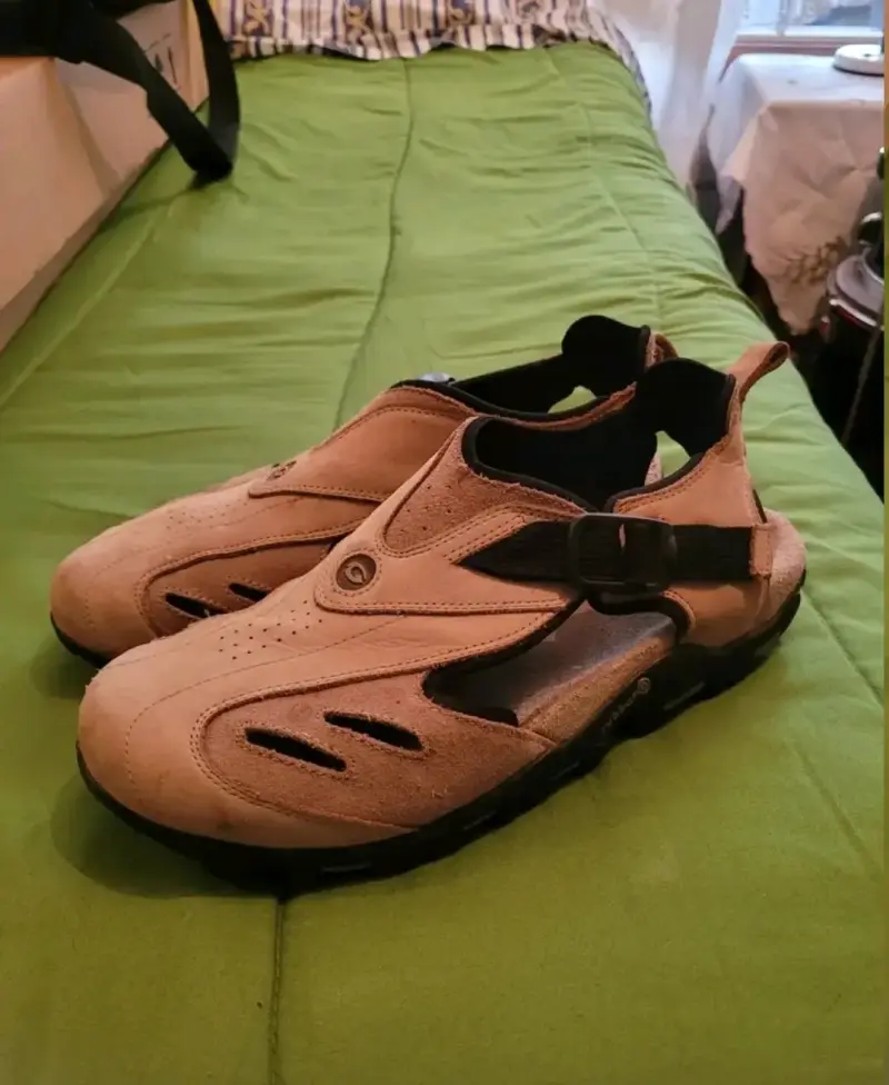 Sandalias deportivas de cuero beige para hombre - 2