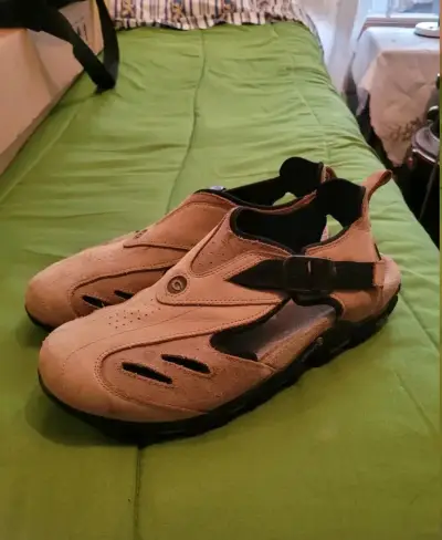 Sandalias deportivas de cuero beige para hombre - miniatura 2