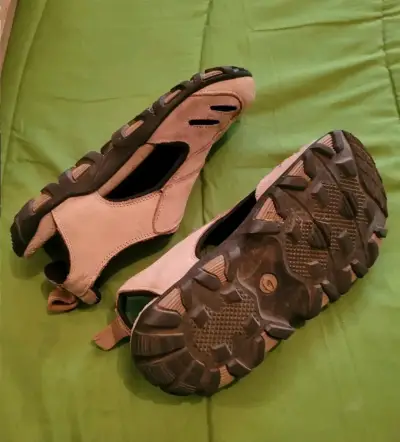 Sandalias deportivas de cuero beige para hombre - miniatura 4