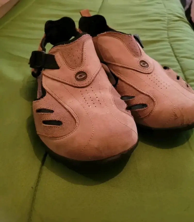 Sandalias deportivas de cuero beige para hombre - 5