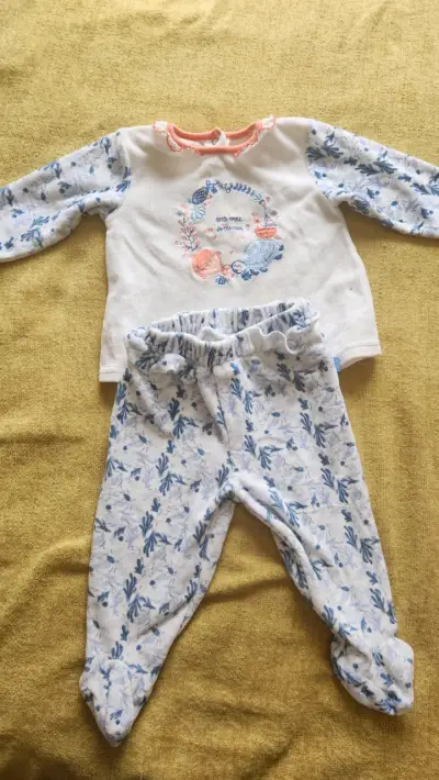 Conjunto de bebé rosa diseño de mariposas 6meses - miniatura 3