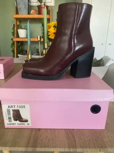 Botines de cuero cherry con tacón alto - miniatura 2