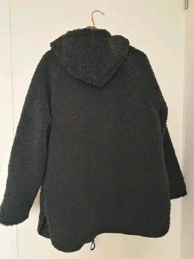 Chaqueta de lana negra con capucha Curvi - miniatura 2
