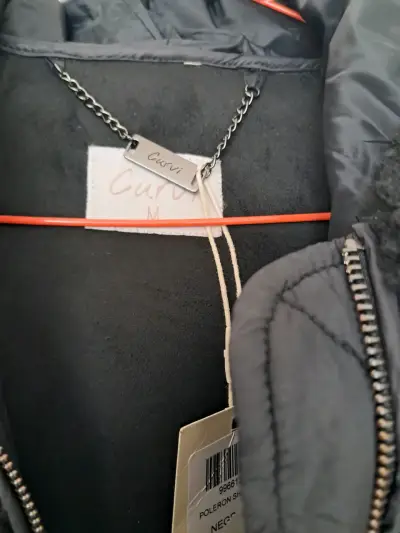 Chaqueta de lana negra con capucha Curvi - miniatura 3